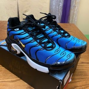 Nike Air Max Plus - Hyper Blue - size 5Y